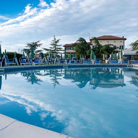Hotel Villa Sara เมสเตร ภายนอก รูปภาพ