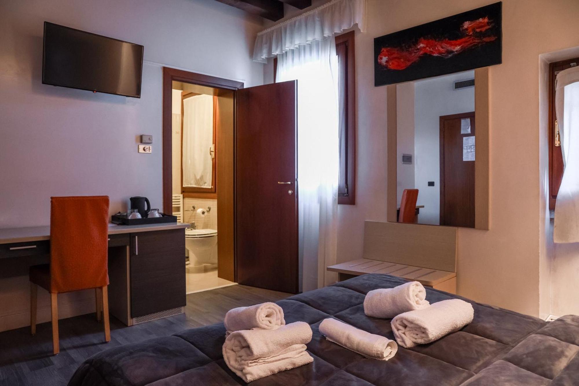 Hotel Villa Sara เมสเตร ภายนอก รูปภาพ