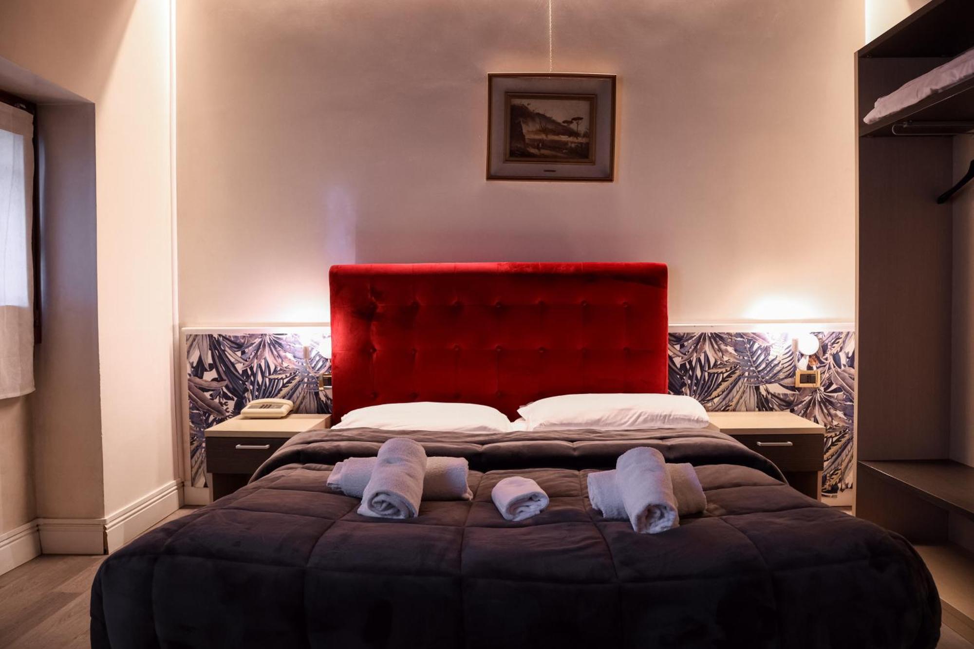 Hotel Villa Sara เมสเตร ภายนอก รูปภาพ