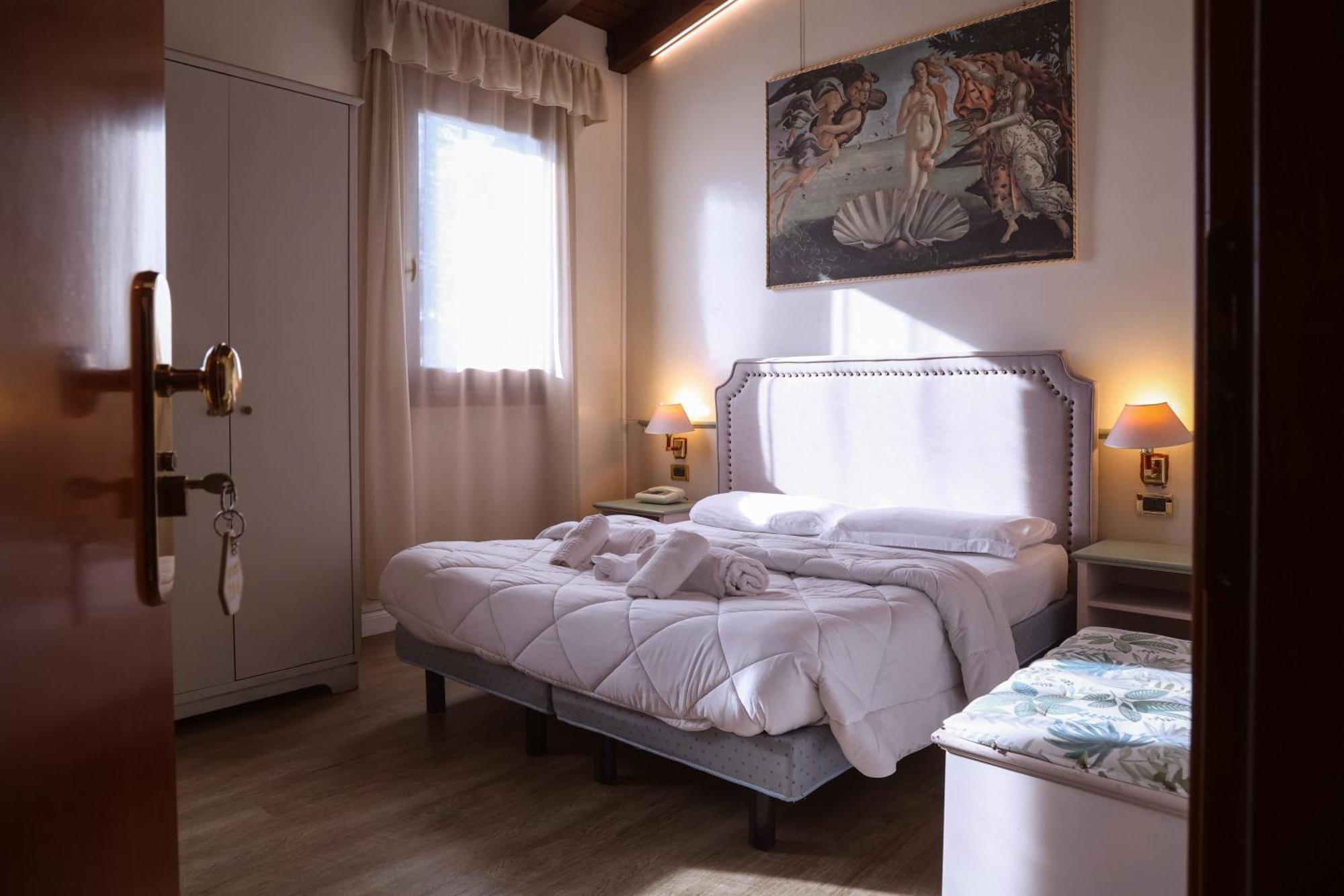Hotel Villa Sara เมสเตร ภายนอก รูปภาพ
