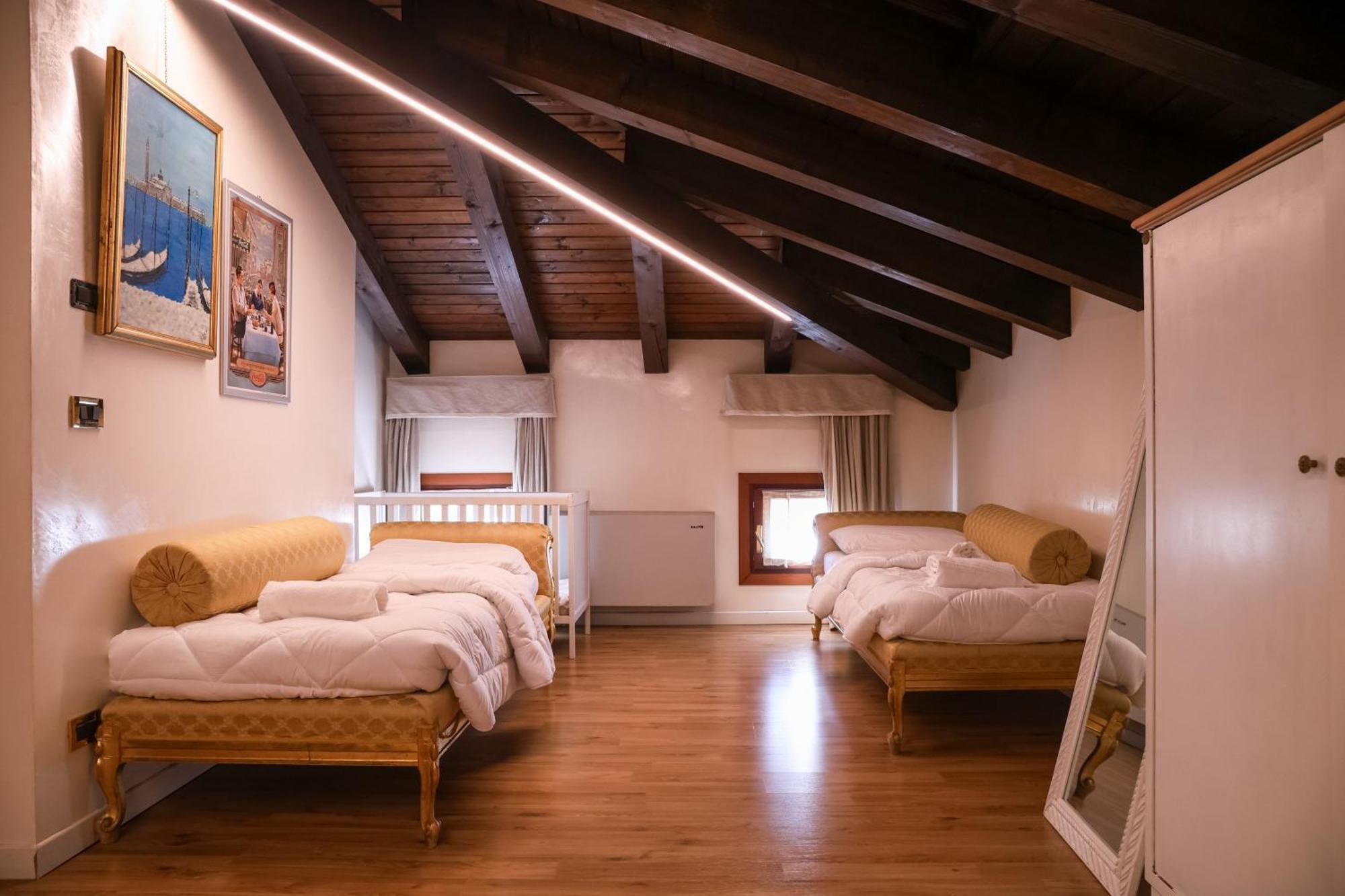 Hotel Villa Sara เมสเตร ภายนอก รูปภาพ
